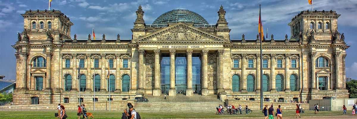 People visiting the German Bundestag 